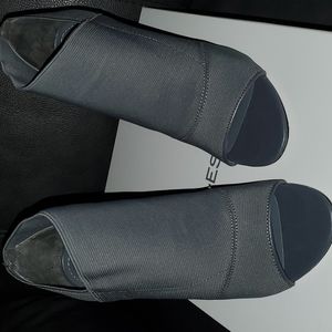 Charles David (Diana) Grey booties Sz 6.5